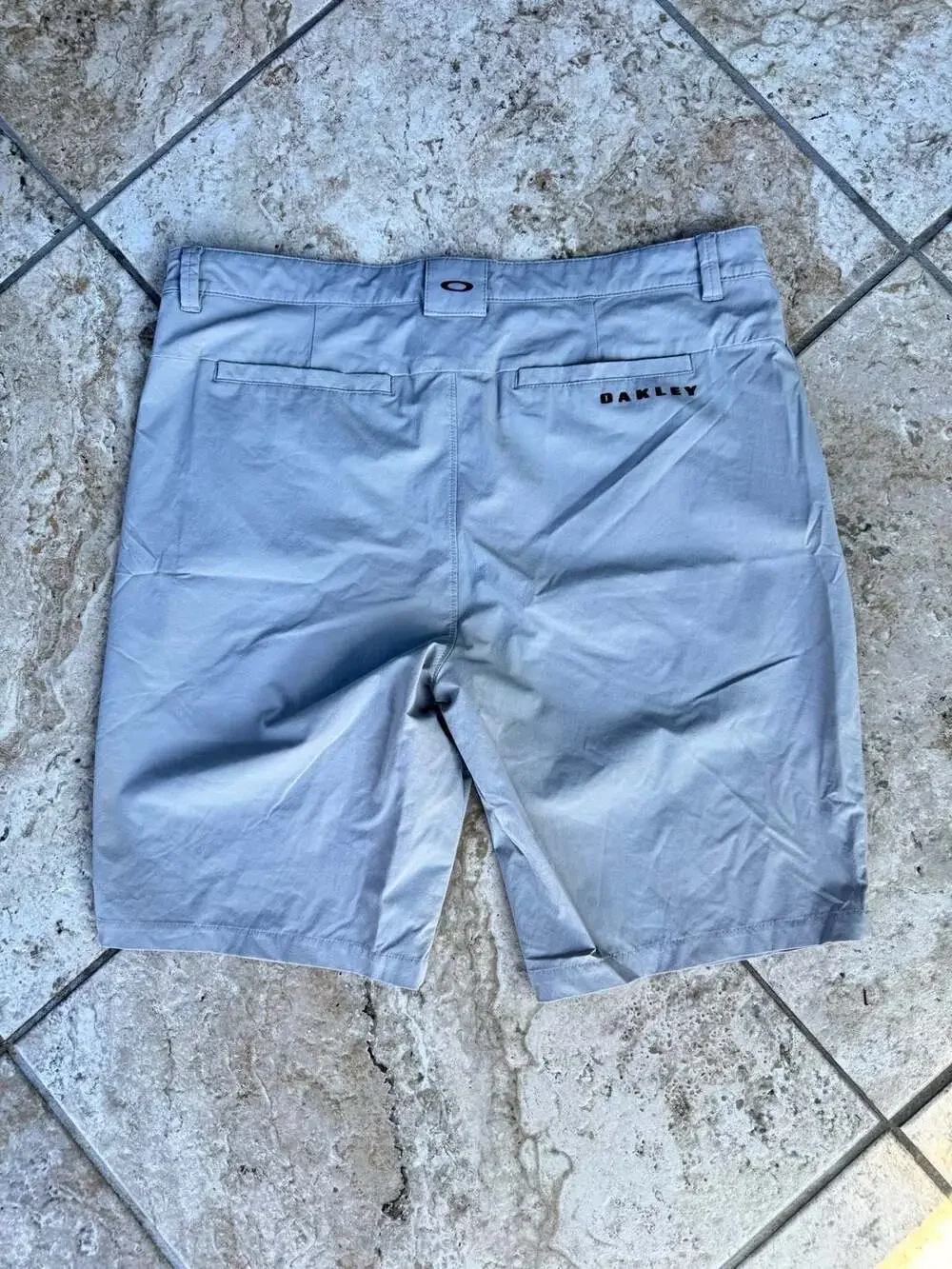 Oakley Men's Regular Fit Gray Casual Shorts Size US 36